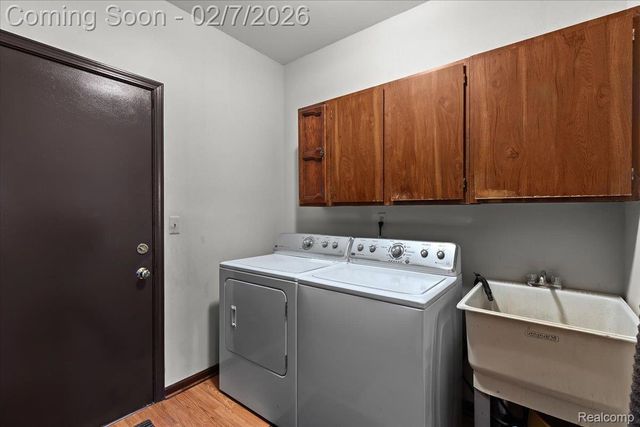 21855 Heatherbrae Way S, Novi, MI 48375