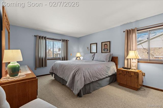 21855 Heatherbrae Way S, Novi, MI 48375