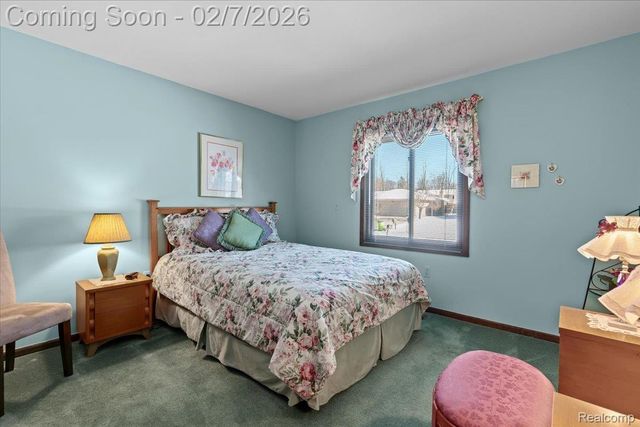 21855 Heatherbrae Way S, Novi, MI 48375