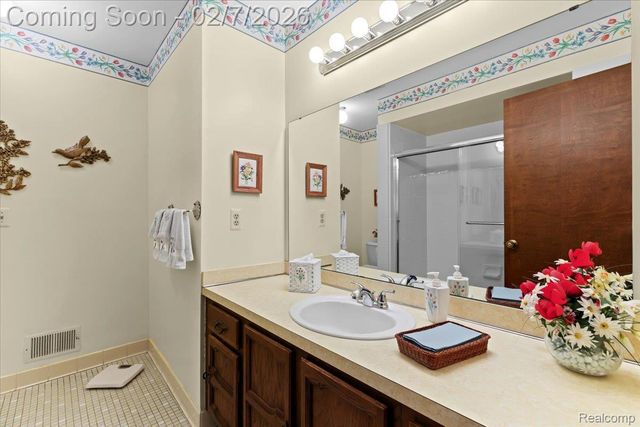 21855 Heatherbrae Way S, Novi, MI 48375