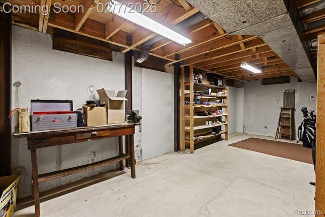 21855 Heatherbrae Way S, Novi, MI 48375