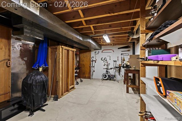 21855 Heatherbrae Way S, Novi, MI 48375