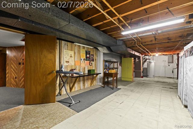 21855 Heatherbrae Way S, Novi, MI 48375