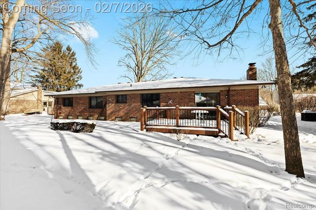 21855 Heatherbrae Way S, Novi, MI 48375