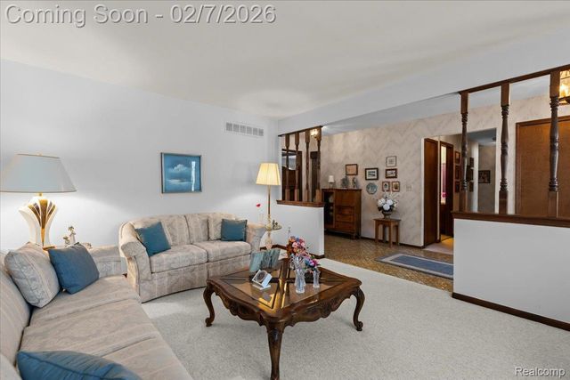 21855 Heatherbrae Way S, Novi, MI 48375