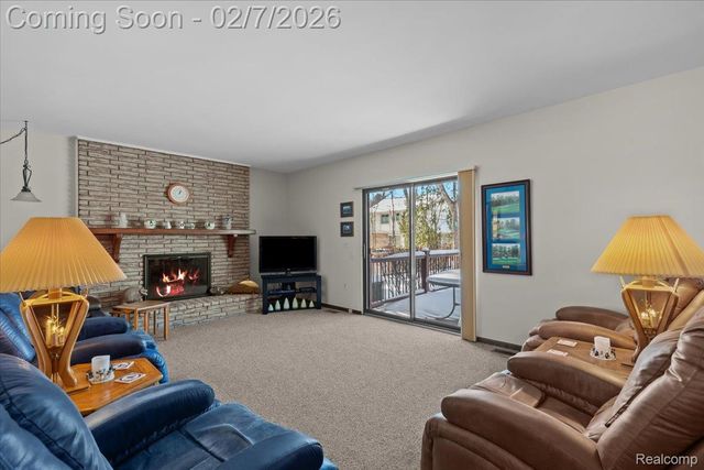 21855 Heatherbrae Way S, Novi, MI 48375