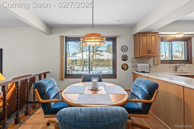 21855 Heatherbrae Way S, Novi, MI 48375