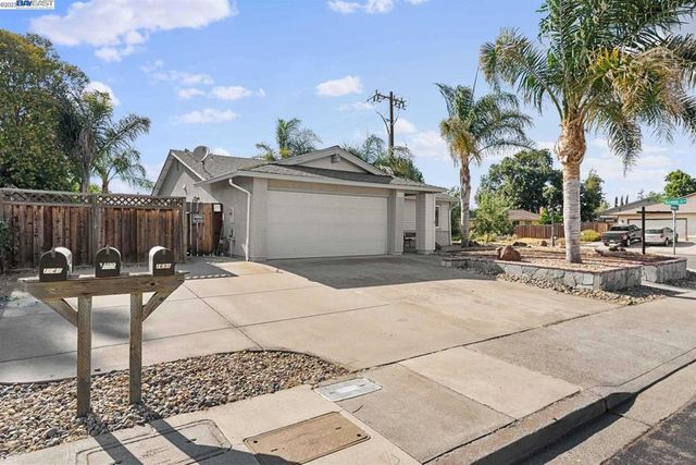 1694 Arrowhead Avenue, Livermore, CA 94551