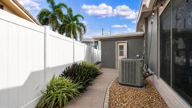 935 Nautilus Isle, Dania Beach, FL 33004