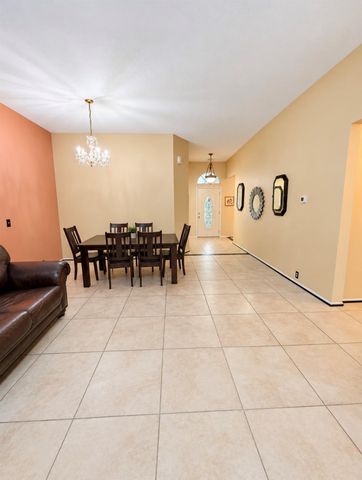 11518 Berkway Trail, Houston, TX 77065