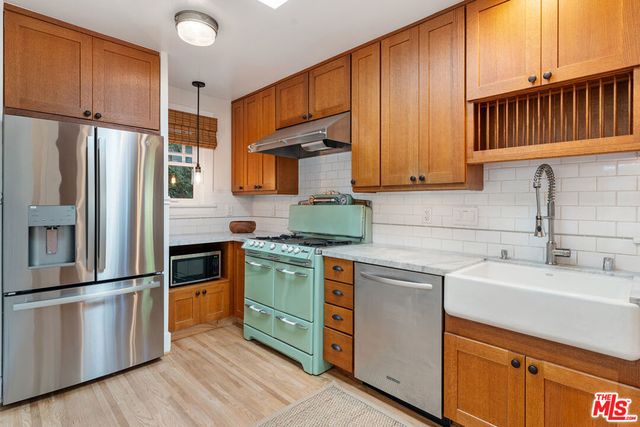 1233 N Genesee Avenue, West Hollywood, CA 90046