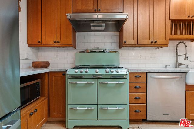 1233 N Genesee Avenue, West Hollywood, CA 90046