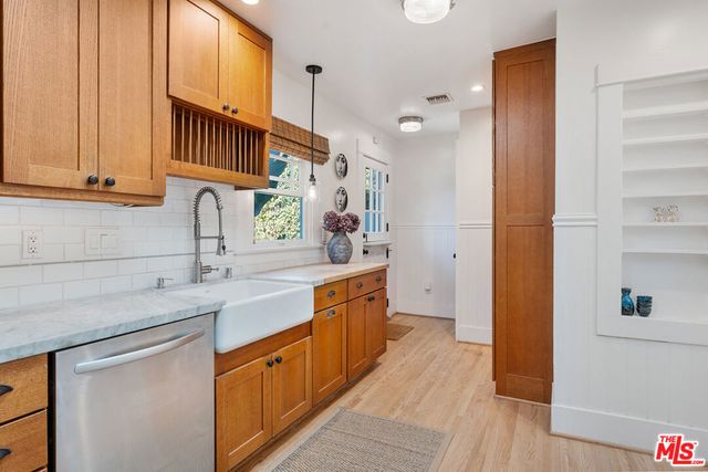 1233 N Genesee Avenue, West Hollywood, CA 90046