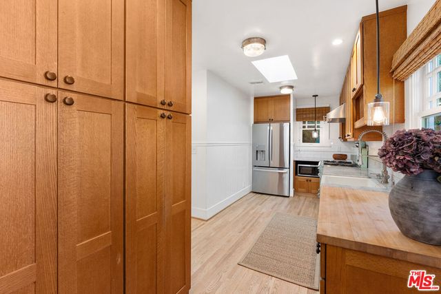 1233 N Genesee Avenue, West Hollywood, CA 90046