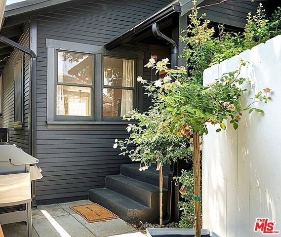 1233 N Genesee Avenue, West Hollywood, CA 90046