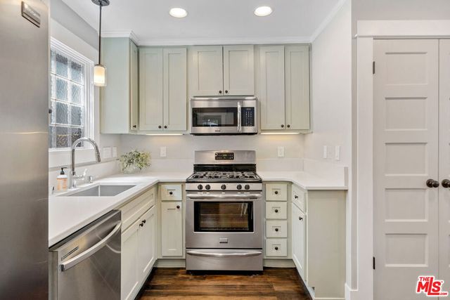 1233 N Genesee Avenue, West Hollywood, CA 90046