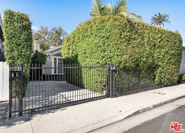 1233 N Genesee Avenue, West Hollywood, CA 90046