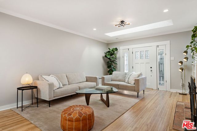 1233 N Genesee Avenue, West Hollywood, CA 90046