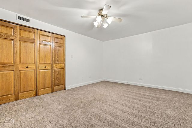 10045 S Walnut Terrace 1-101, Palos Hills, IL 60465