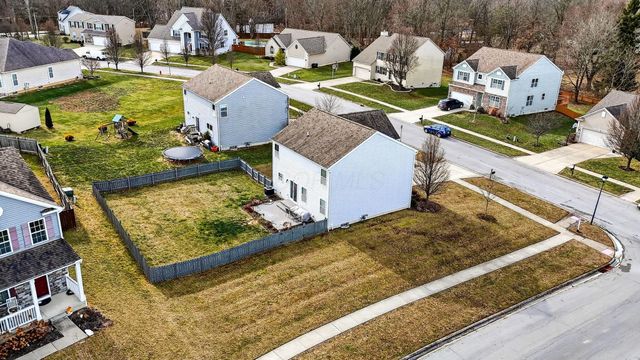 631 Rolling Acre Drive, Lithopolis, OH 43136