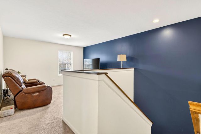 631 Rolling Acre Drive, Lithopolis, OH 43136