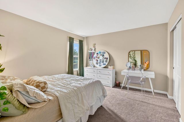 631 Rolling Acre Drive, Lithopolis, OH 43136