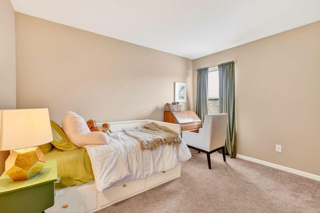 631 Rolling Acre Drive, Lithopolis, OH 43136