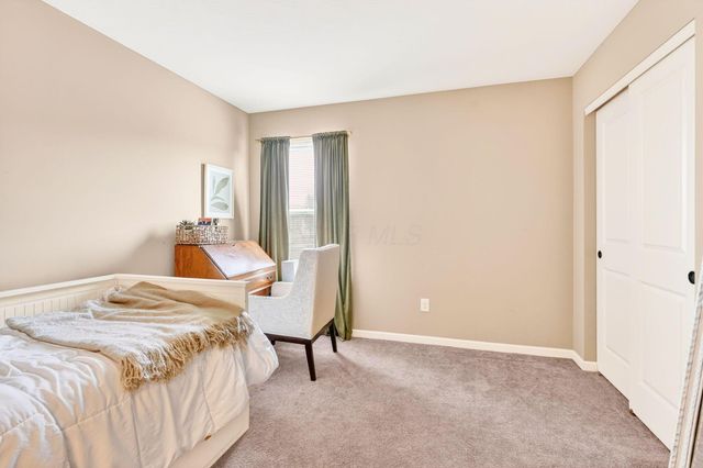 631 Rolling Acre Drive, Lithopolis, OH 43136