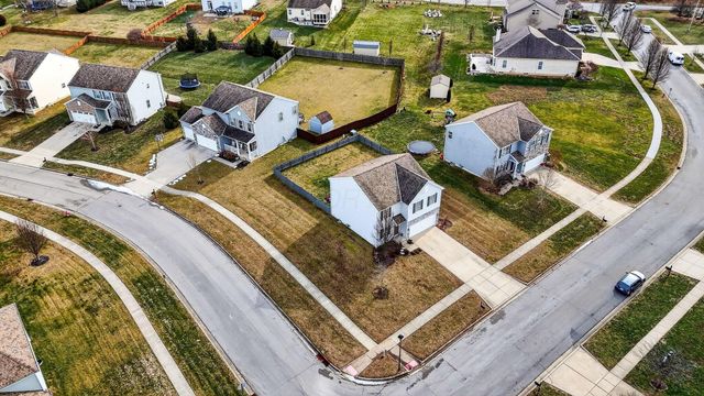 631 Rolling Acre Drive, Lithopolis, OH 43136