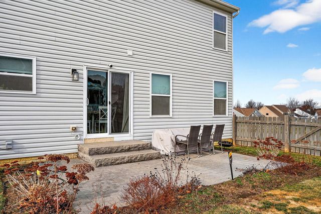 631 Rolling Acre Drive, Lithopolis, OH 43136