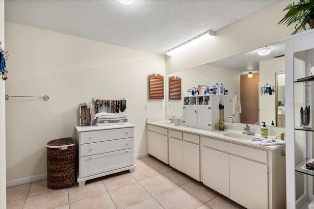 5905 LA VISTA LANE, Bradenton, FL 34210