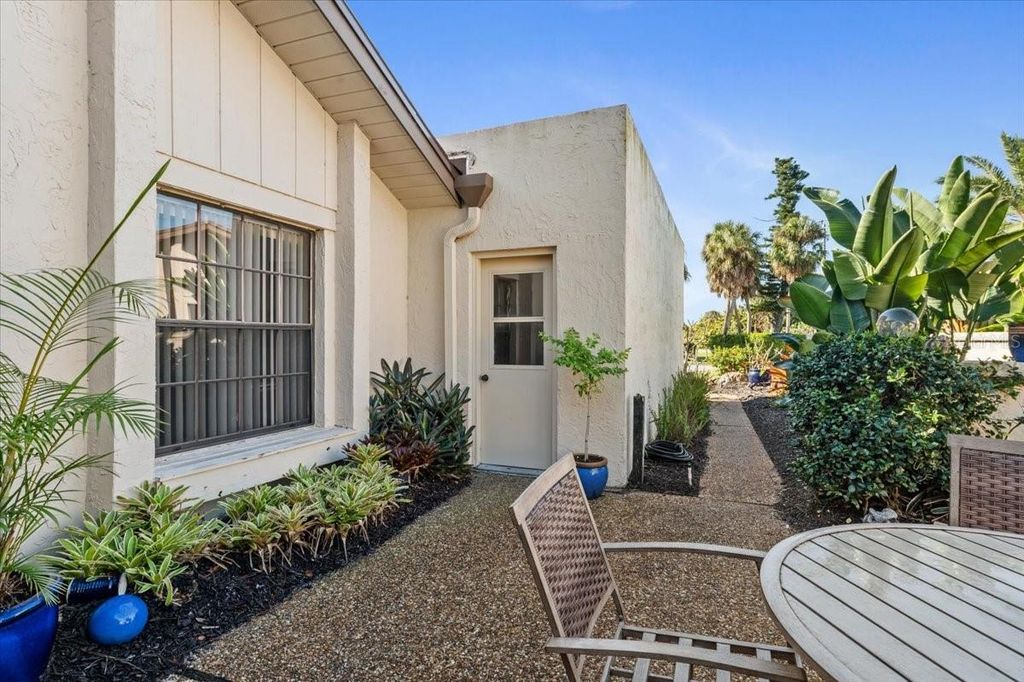 Image 34 of property listing at 5905 LA VISTA LANE, Bradenton, FL 34210