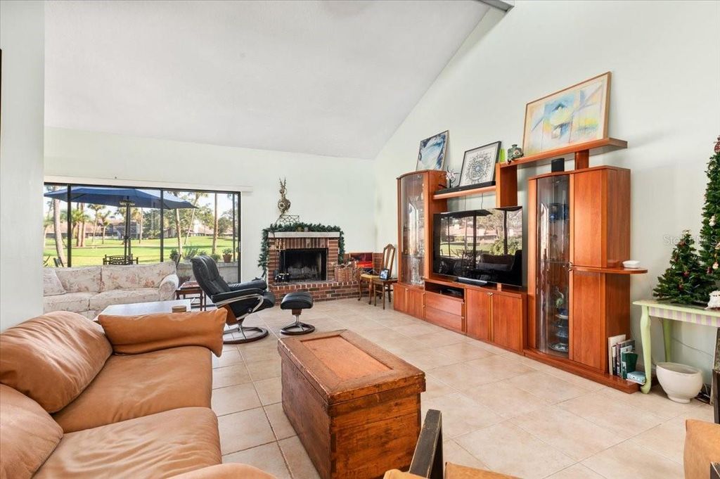 Image 5 of property listing at 5905 LA VISTA LANE, Bradenton, FL 34210