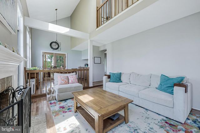 30 FENTON WOOD DR., Sterling, VA 20165