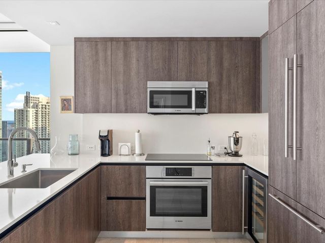 68 SE 6th St 3201, Miami, FL 33131