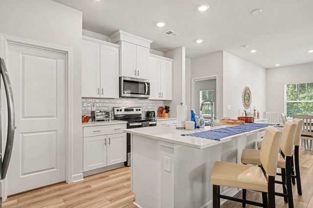 812 Sandy Side Dr., Little River, SC 29566