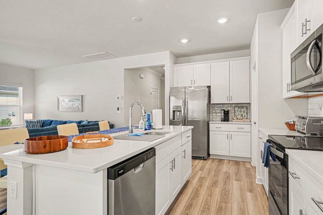 812 Sandy Side Dr., Little River, SC 29566