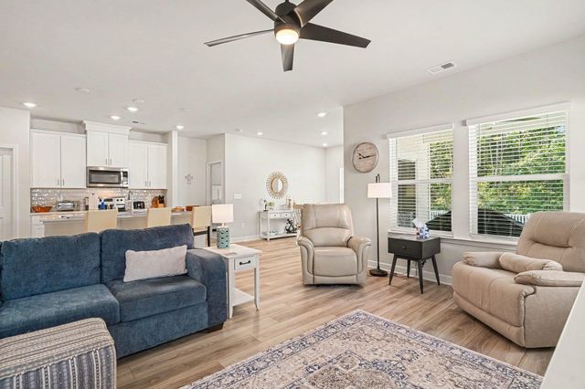 812 Sandy Side Dr., Little River, SC 29566