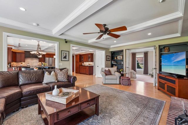 15155 Shamrock LANE, Brookfield, WI 53005