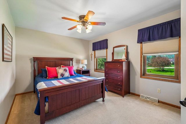 15155 Shamrock LANE, Brookfield, WI 53005