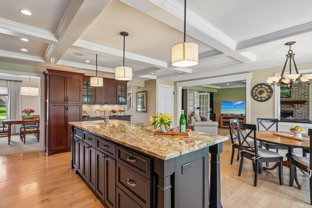 15155 Shamrock LANE, Brookfield, WI 53005