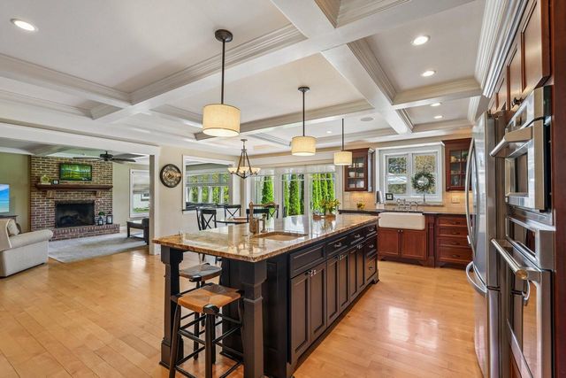 15155 Shamrock LANE, Brookfield, WI 53005