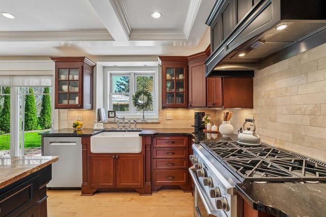 15155 Shamrock LANE, Brookfield, WI 53005