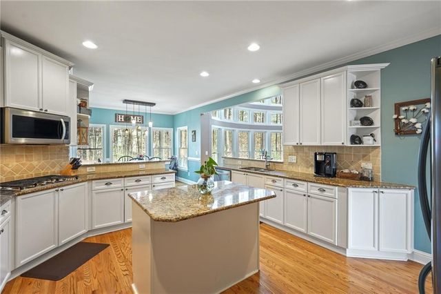 788 Highcrest Drive, Acworth, GA 30101