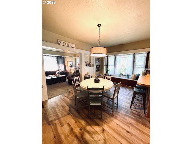 645 JUNIPER St, Junction City, OR 97448