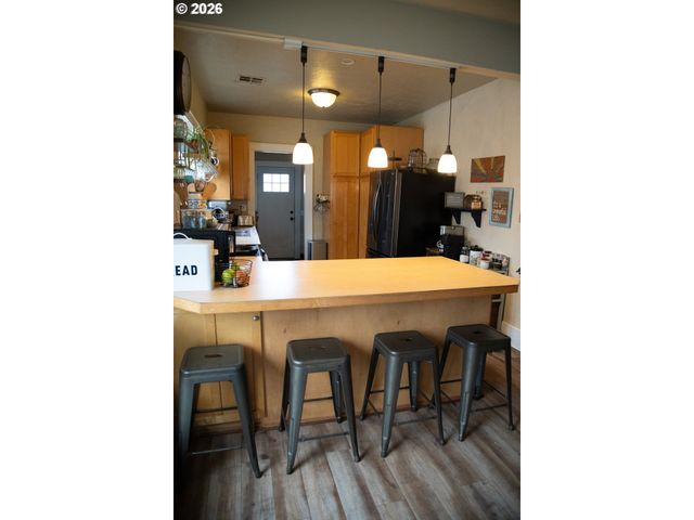 645 JUNIPER St, Junction City, OR 97448