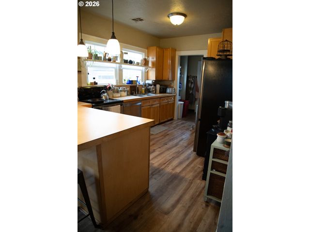 645 JUNIPER St, Junction City, OR 97448