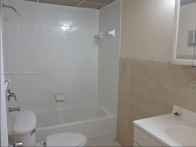 5 Olive Dr 24, Hialeah, FL 33010