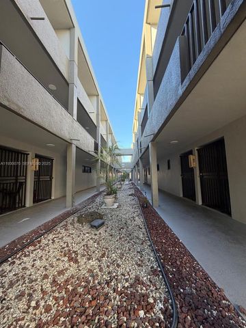 5 Olive Dr 24, Hialeah, FL 33010