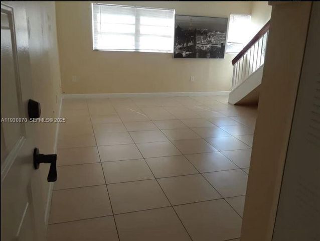 5 Olive Dr 24, Hialeah, FL 33010